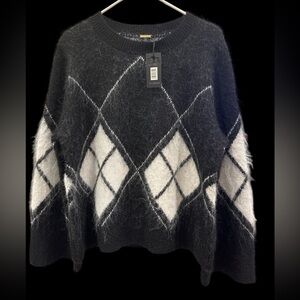 Black and White Argyle Women Sweater